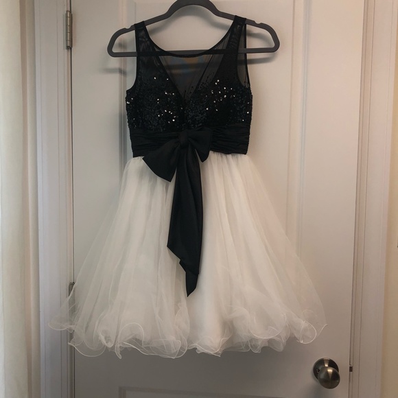 Sherri Hill Dresses & Skirts - Sherri Hill Black/White Cocktail Dress